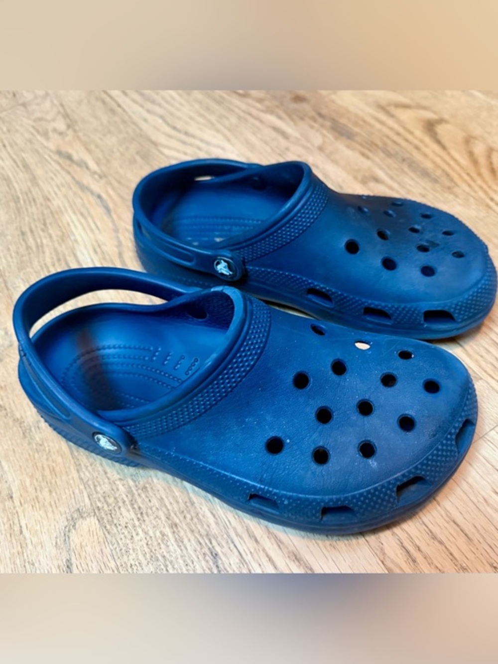 CROCS Kids Navy Blue Classic Size 6 Clogs Slip-on shoes